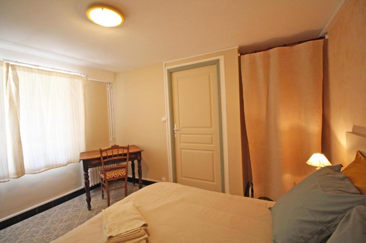 Bed and Breakfast Les Vieux Fourneaux Nantiat Экстерьер фото