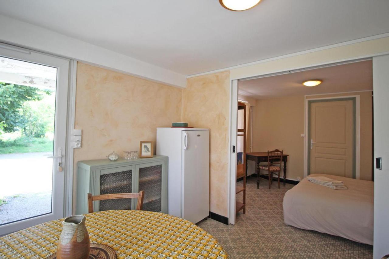 Bed and Breakfast Les Vieux Fourneaux Nantiat Экстерьер фото