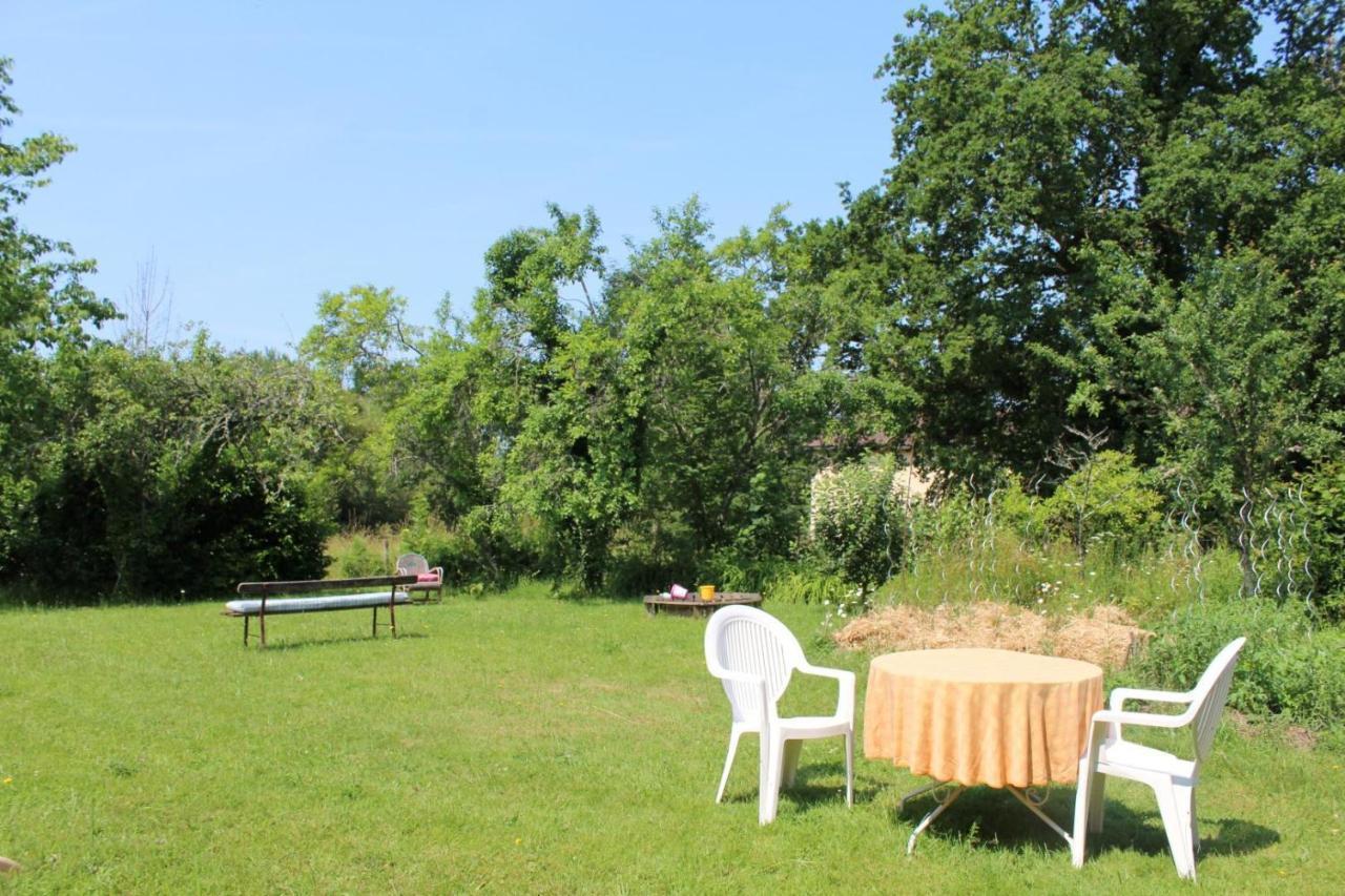 Bed and Breakfast Les Vieux Fourneaux Nantiat Экстерьер фото